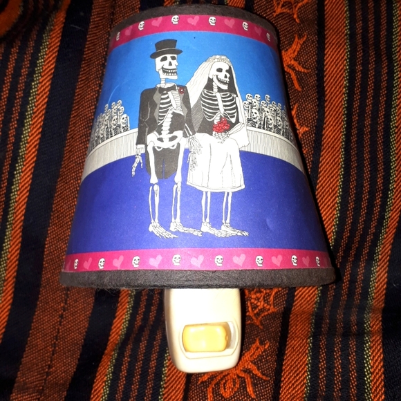 Cute Gothic Nightlite - Picture 1 of 2